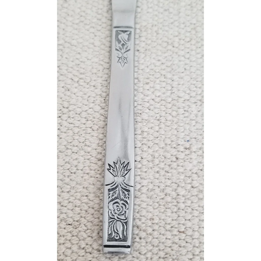 1 (one) Imperial Dinner Knife‎ YOUNG ROSE by IMPERIAL INTL 8 3/8